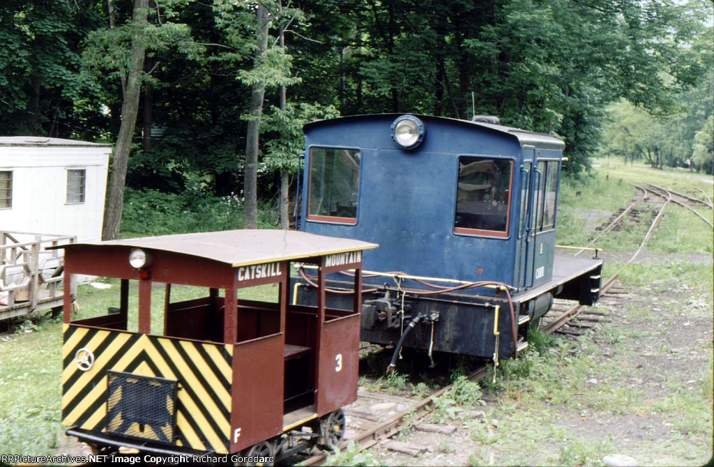 CMRR Speeder & Davenport Locomotive